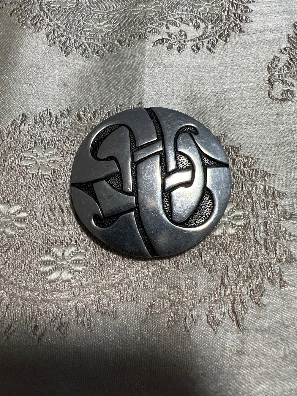 Round Celtic Knot Brooche